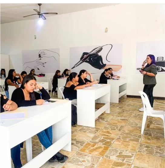 Alumnas en clase teórica